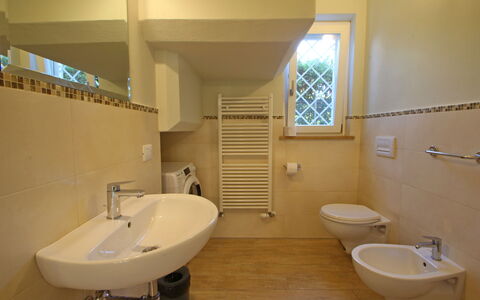 Casa Rossella: Flooring, Interior Design, Fussboden, Badezimmer, Armatur, Bad Sink, Sinken, Zapfhahn, Installation, Zimmer