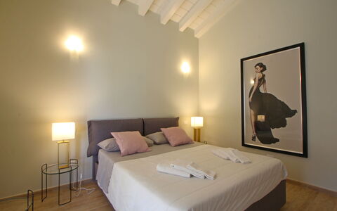 Casa Rossella: Bett, Interior Design, Möbel, Schlafzimmer, Wand, Fussboden, Flooring, Bedding, Bettdecke, Decke