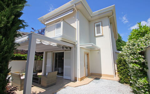 Casa Rossella: Zuhause, Wohngebiet, Haus, Tür, Balkon, Estate, Veranda, Schatten, Formen, Design