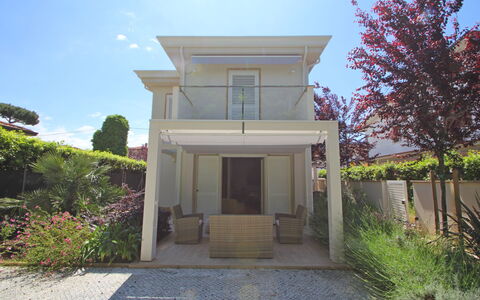Casa Simonetta: Zuhause, Wohngebiet, Haus, Die Architektur, Strauch, Tür, Veranda, Estate, Garten, Home Door
