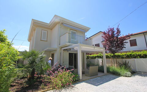 Casa Simonetta: Wohngebiet, Zuhause, Haus, Die Architektur, Tür, Estate, Balkon, Vorort, Schatten, Veranda