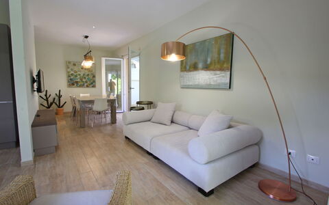 Casa Simonetta: Möbel, Interior Design, Flooring, Couch, Wand, Fussboden, Wohnzimmer, Holz, Decke, Zimmer