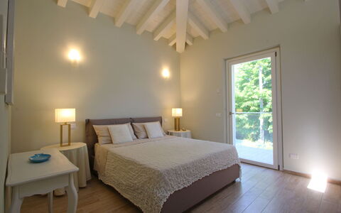 Casa Simonetta: Interior Design, Bett, Schlafzimmer, Möbel, Fussboden, Flooring, Holz, Decke, Zimmer, Bedding
