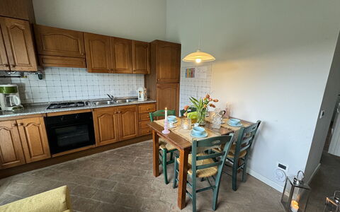 Green Hills 13: Flooring, Möbel, Küche, Countertop, Interior Design, Fussboden, Cabinetry, Holz, Küchengerät, Decke