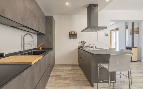 Villetta Cafaggio, Ac, Wifi, Panzano In Chianti: Countertop, Flooring, Küche, Möbel, Interior Design, Cabinetry, Fussboden, Holz, Küchengerät, Decke
