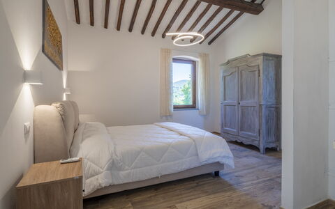 Villetta Cafaggio, Ac, Wifi, Panzano In Chianti: Bett, Schlafzimmer, Interior Design, Möbel, Wand, Bedding, Bettdecke, Flooring, Holz, Decke