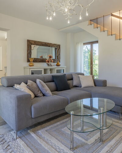 Villetta Cafaggio, Ac, Wifi, Panzano In Chianti: Möbel, Interior Design, Flooring, Couch, Fussboden, Wohnzimmer, Holz, Decke, Zuhause, Tabelle