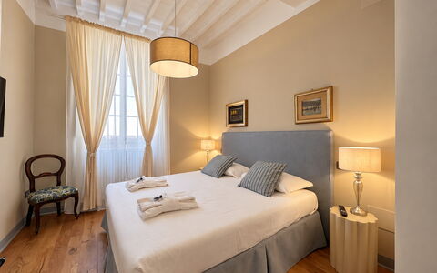Via Roma 39: Möbel, Interior Design, Schlafzimmer, Bett, Textil, Bettdecke, Bedding, Fussboden, Zimmer, Linens