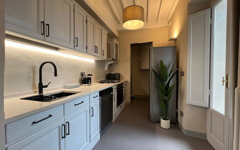 Via Roma 39: Küche, Countertop, Küchengerät, Cabinetry, Interior Design, Major Appliance, Möbel, Flooring, Holz, Herd