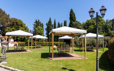 Tenuta i Mandorli, Pool, Wifi, Peccioli: Garten, Schatten, Überdachung, Outdoor Struktur, Ground, Gazebo, Rasen, Landscaping, Garten, Pavillon