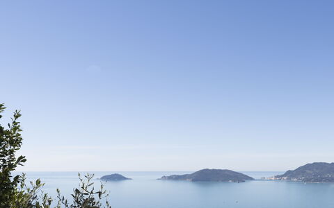 Bonaria Boutique House Ac, Wifi, Cinque Terre: Himmel, Blau, Wasser, Wasservorräte, Gewässer, Horizont, Natürliche Landschaft, Küsten Und Ozeanische Forms, Meer, Hügel