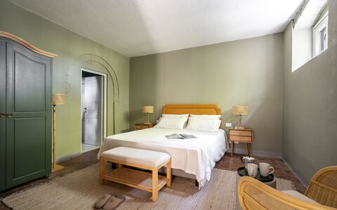 Passignano: Möbel, Bett, Wand, Interior Design, Schlafzimmer, Fussboden, Flooring, Holz, Bettdecke, Bedding