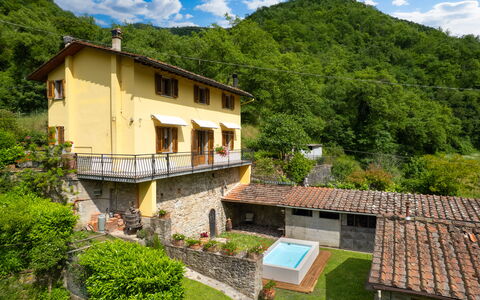 Villa Fornaci: Hütte, Ländliches Gebiet, Senke, Bergstation, Gebirge, Dorf, Eco Hotel, Bauernhaus, Schwimmbad, Bergdorf