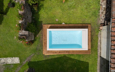 Villa Fornaci: Schwimmbad, Verbundwerkstoff, Garten, Freizeit, Hinterhof, Rasen, Landscaping, Thermae, Water Feature, Kunstrasen
