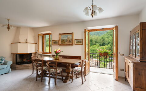 Villa Fornaci: Möbel, Interior Design, Holz, Tabelle, Flooring, Decke, Stuhl, Zimmer, Küche & Esszimmer Tisch, Esszimmer