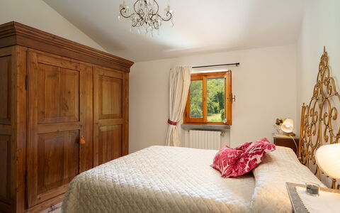 Villa Fornaci: Möbel, Bett, Interior Design, Schlafzimmer, Bedding, Holz, Bettdecke, Decke, Zimmer, Flooring