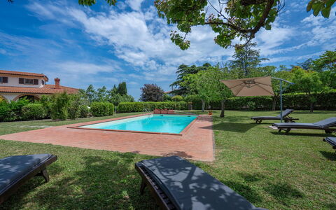 Il Campino, Pool, Montaione: Blau, Strauch, Garten, Schwimmbad, Estate, Hazienda, Rasen, Schatten, Landscaping, Villa