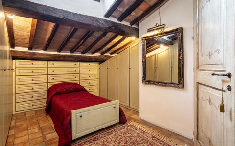 Portanuova Home, Colle Val D'elsa: Wand, Flooring, Interior Design, Holz, Fussboden, Decke, Schlafzimmer, Möbel, Bett, Zimmer