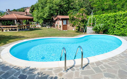 Titta: Schwimmbad, Schatten, Resort, Landscaping, Ferienort, Zaun, Hotel, Strandresort