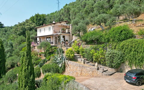 Uno Sguardo sul Mare: Vegetation, Strauch, Landschaft, Ländliches Gebiet, Haus, Pflanzengemeinschaft, Bergstation, Frühling, Dorf