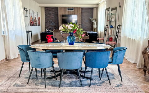 Umbriancevilla: Möbel, Interior Design, Flooring, Fussboden, Holz, Tabelle, Stuhl, Couch, Zimmer, Wohnzimmer