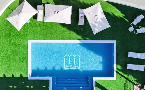 Umbriancevilla: Blau, Schwimmbad, Freizeit, Resort, Rasen, Kunstrasen, Garten, Landscaping, Eco Hotel, Garten