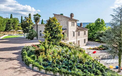 Umbriancevilla: Strauch, Garten, Estate, Landscaping, Villa, Auffahrt, Garten, Villa, Hazienda, Botanischer Garten