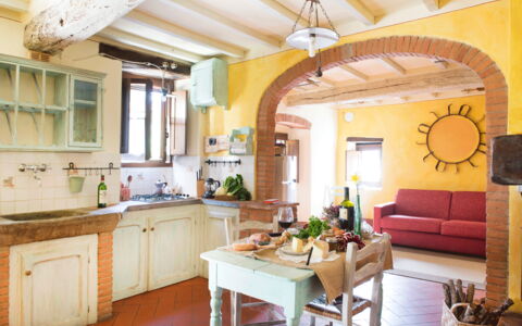 Il Canto Del Maggio: Möbel, Interior Design, Wand, Flooring, Holz, Decke, Küche, Tabelle, Stuhl, Fussboden