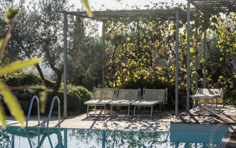 Il Canto Del Maggio: Schwimmbad, Gartenmöbel, Resort, Verbundwerkstoff, Schatten, Eco Hotel, Sonnenliege, Hinterhof, Stuhl, Landscaping