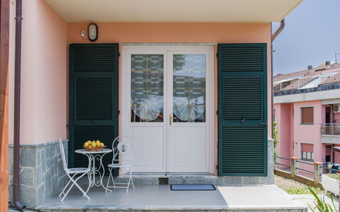 Il Caprifoglio: Blau, Gelb, Balkon, Holzbeize, Hotel, Zimmerpflanze