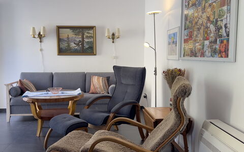 Anne-britt Home: Möbel, Flooring, Interior Design, Holz, Fussboden, Stuhl, Beleuchtung, Wohnzimmer, Zimmer, Zuhause