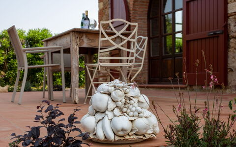 Villa Leone Reale - with a Private Pickleball Cour: Blumentopf, Tisch Im Freien, Gartenmöbel, Zimmerpflanze, Garten, Stuhl, Landscaping, Vase, Terrasse, Hinterhof