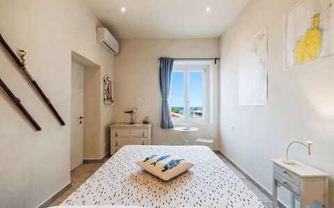 La Frida: Fussboden, Wohnung, Schlafzimmer, Bett, Bedding, Bettdecke, Bettrahmen, Hotel, Linens, Kissen