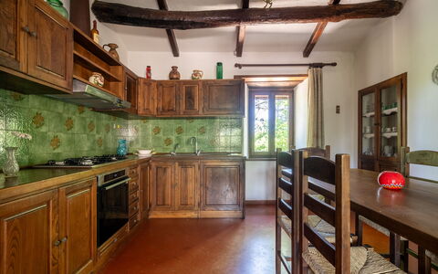 Casa La Cedrina, Pool, Lornano: Holz, Möbel, Interior Design, Zimmer, Decke, Küche, Holzbeize, Cabinetry, Hartholz, Küche & Esszimmer Tisch