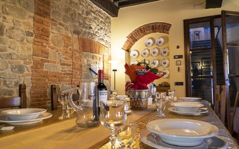 Country Historical House Lucca: Möbel, Interior Design, Wand, Holz, Decke, Tabelle, Esszimmer, Stuhl, Flooring, Küche & Esszimmer Tisch