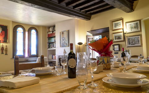 Country Historical House Lucca: Möbel, Interior Design, Holz, Tabelle, Decke, Stuhl, Esszimmer, Flooring, Beleuchtung, Zimmer