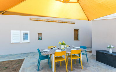 Castagneto Carducci 50: Möbel, Gartenmöbel, Stuhl, Flooring, Fussboden, Tabelle, Küche & Esszimmer Tisch, Tisch Im Freien, Schwimmbad, Resort