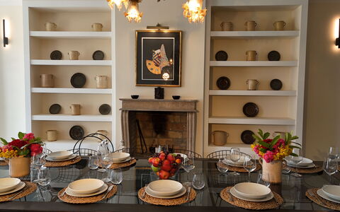 Villa Sassinoro: Möbel, Interior Design, Geschirr, Tabelle, Holz, Beleuchtung, Küche & Esszimmer Tisch, Stuhl, Flooring, Esszimmer