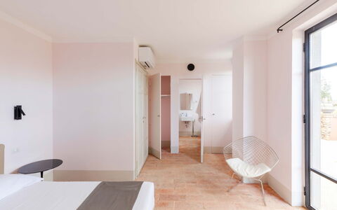 Villa Sassinoro: Fussboden, Flooring, Zuhause, Wohnung, Schlafzimmer, Stuhl, Bett, Balkon