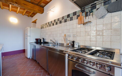 Mensano Old Town Apartment: Küche, Flooring, Küchengerät, Countertop, Major Appliance, Decke, Fussboden, Herd, Gasherd, Herd