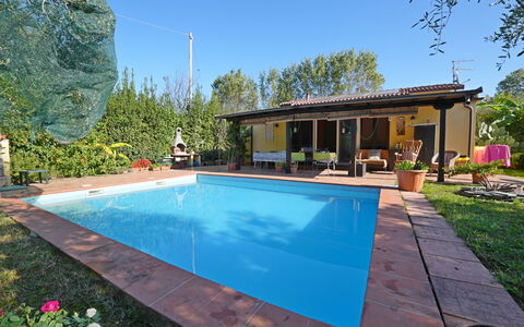 La Sevillana: Schwimmbad, Resort, Eco Hotel, Freizeit, Schatten, Hazienda, Water Feature, Hinterhof, Villa, Estate