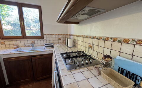 Dependance Egle: Küche, Holz, Flooring, Countertop, Interior Design, Fussboden, Küchengerät, Herd, Gasherd, Zimmer