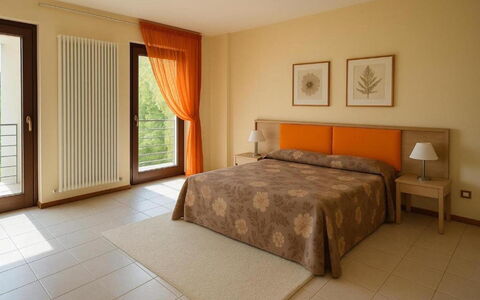 Villa Diamante: Möbel, Interior Design, Flooring, Fussboden, Zimmer, Holz, Schlafzimmer, Bett, Textil, Decke