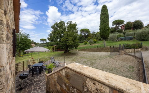 Oliveto del Cantarello: Landschaft, Grundstueck, Garten, Schatten, Landscaping, Estate, Garten, Hinterhof, Gartenmöbel, Flagstone