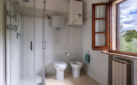 Oliveto del Cantarello: Flooring, Fussboden, Interior Design, Zimmer, Armatur, Tür, Wohnung, Installation, Zapfhahn, Sinken