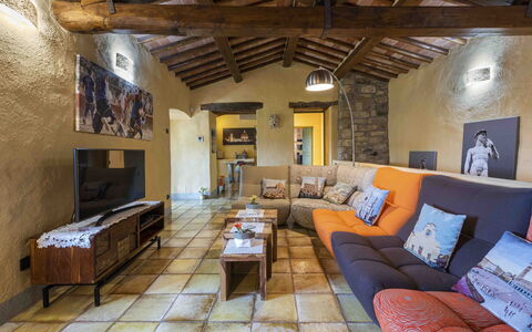 Villa Belchianti: Möbel, Interior Design, Flooring, Couch, Wand, Fussboden, Holz, Wohnzimmer, Decke, Zimmer