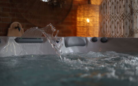 The Tuscan Retreat Spa: Badewanne, Armatur, Jacuzzi, Badezimmer, Installation, Zapfhahn