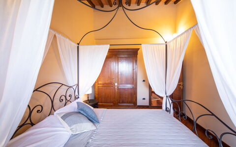 The Tuscan Retreat Spa: Möbel, Interior Design, Decke, Fussboden, Bett, Flooring, Beleuchtung, Schlafzimmer, Zimmer, Bettrahmen