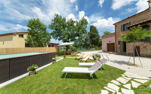 The Tuscan Retreat Spa: Wohngebiet, Garten, Grundstueck, Gartenmöbel, Zuhause, Schatten, Hinterhof, Schwimmbad, Landscaping, Estate