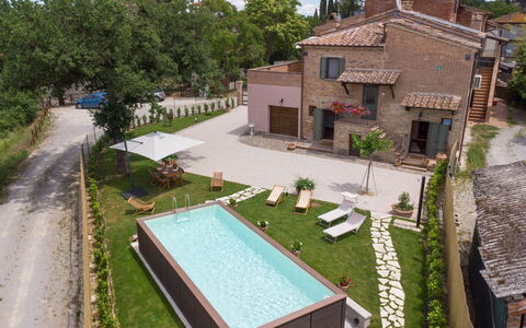 The Tuscan Retreat Spa: Schwimmbad, Wohngebiet, Haus, Zuhause, Grundstueck, Resort, Menschliche Siedlung, Urban Design, Estate, Garten